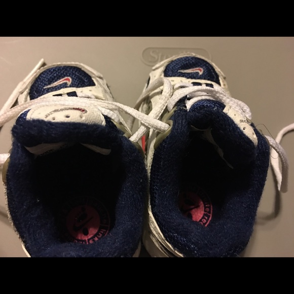 EUC Nike Size 2 (2005) boys shoes baby - Picture 3 of 4